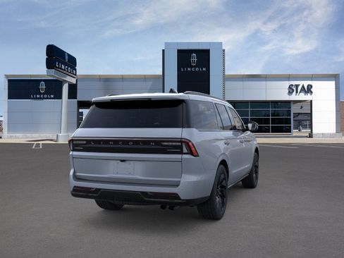 New 2026 Lincoln Navigator Reserve w/ Jet Appearance Package AWD/4WD image 8