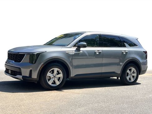 Certified 2025 Kia Sorento LX FWD image 19