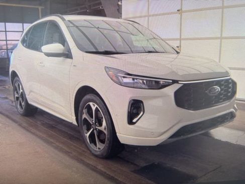 Used 2023 Ford Escape ST-Line Elite w/ Premium Technology Package image 4