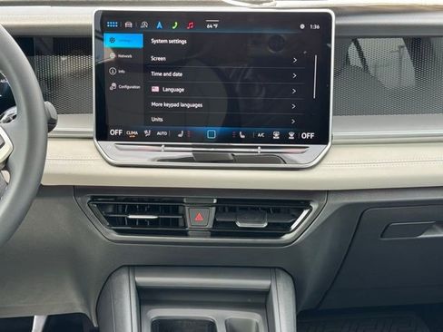New 2025 Volkswagen Tiguan SE AWD/4WD image 15