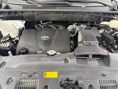Used 2019 Toyota Highlander Plus w/ Protection Package #3 AWD/4WD image 17