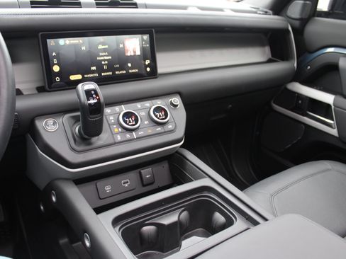 Used 2024 Land Rover Defender 110 S image 23
