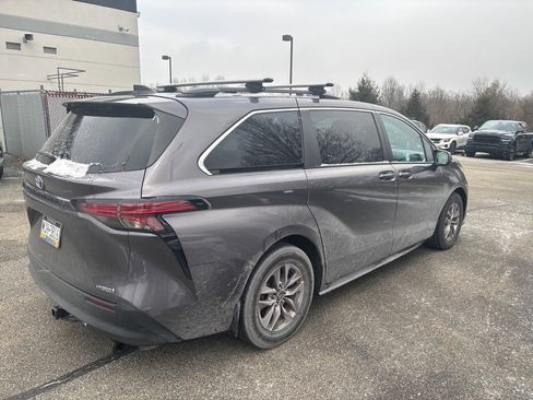 Used 2021 Toyota Sienna LE image 7