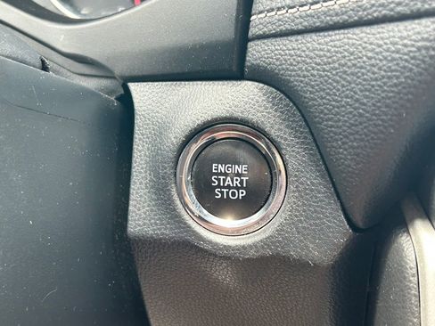 Used 2020 Toyota RAV4 XLE AWD/4WD image 25