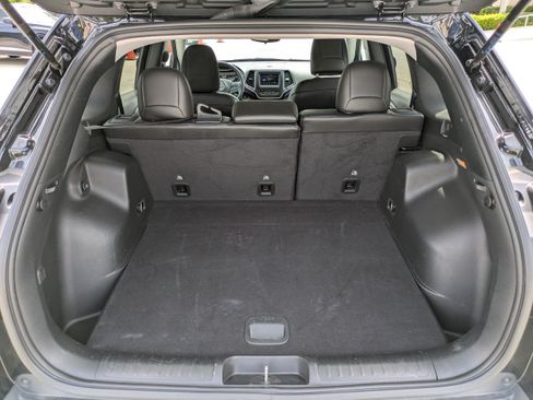 Used 2021 Jeep Cherokee Latitude Plus AWD/4WD image 11