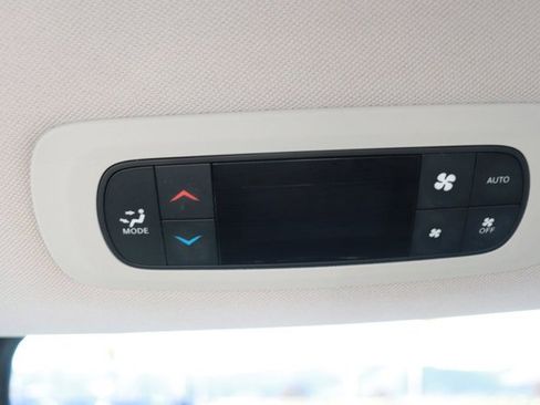 Used 2022 Chrysler Pacifica Touring-L image 24