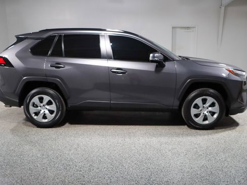 Used 2022 Toyota RAV4 XLE image 6