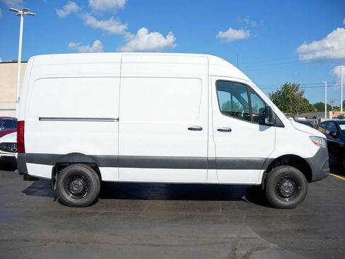 Used 2020 Mercedes-Benz Sprinter 2500 image 2