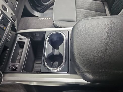 Used 2019 Nissan Titan SV w/ SV Convenience Package AWD/4WD image 29