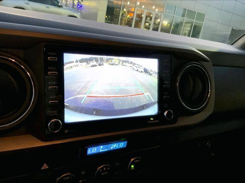 Used 2022 Toyota Tacoma TRD Off-Road image 28