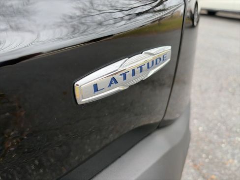 Used 2019 Jeep Renegade Latitude w/ Popular Equipment Group image 15