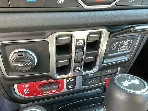 Used 2024 Jeep Wrangler Unlimited Rubicon 4xe image 21