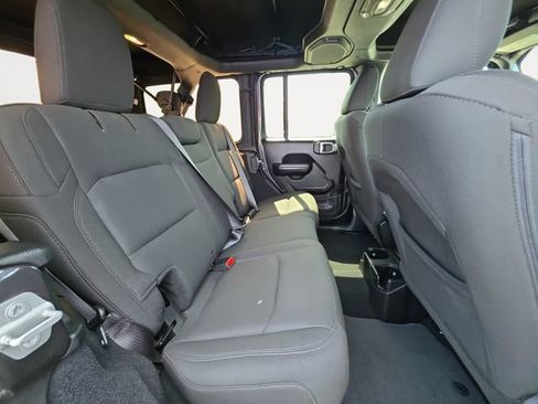 Used 2018 Jeep Wrangler Unlimited Sport S AWD/4WD image 14