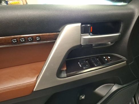 Used 2016 Toyota Land Cruiser AWD/4WD image 15