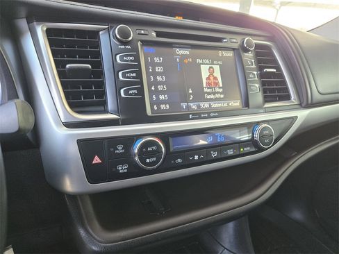 Used 2016 Toyota Highlander Plus image 17
