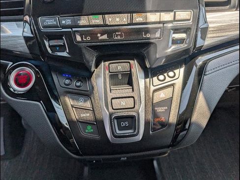 Used 2023 Honda Odyssey Elite image 12