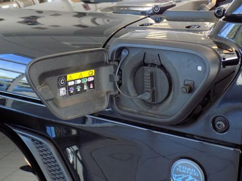 Certified 2025 Jeep Wrangler Unlimited Sahara w/ Safety Group AWD/4WD image 36