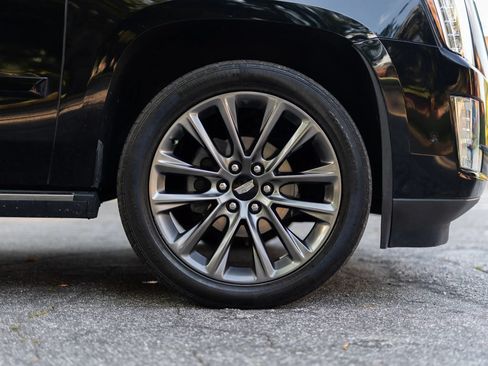 Used 2019 Cadillac Escalade Premium Luxury w/ Escalade Sport Edition AWD/4WD image 15