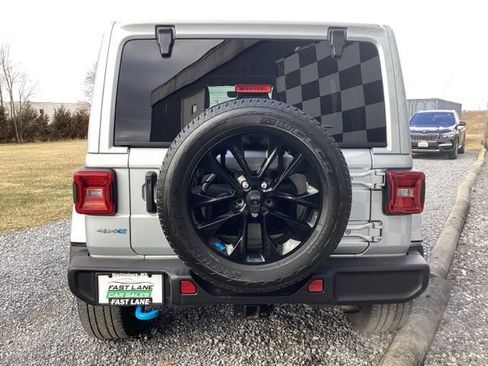 Used 2023 Jeep Wrangler Unlimited Sahara w/ Cold Weather Group image 7