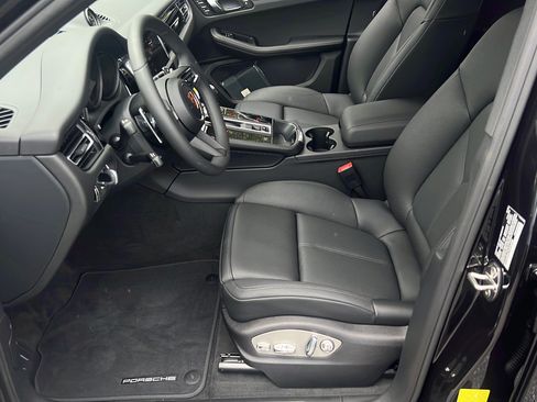 New 2026 Porsche Macan AWD/4WD image 5