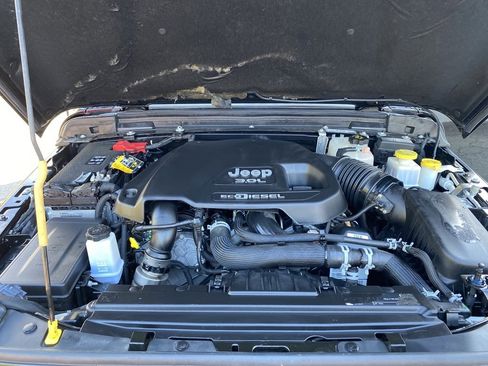 Used 2021 Jeep Gladiator Willys image 39