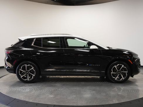 Used 2025 Chevrolet Equinox EV LT w/ Convenience Package image 9