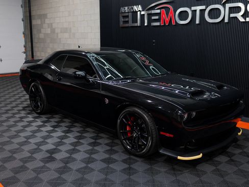 Used 2023 Dodge Challenger SRT Hellcat w/ Driver Convenience Group RWD image 5