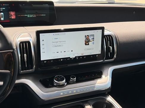 Used 2025 Ford Expedition Platinum w/ Driver's Package AWD/4WD image 14