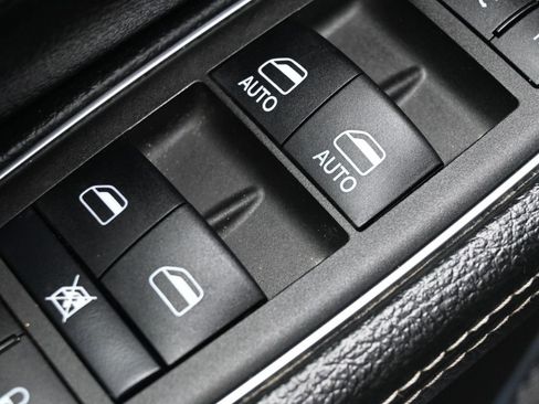 Used 2024 RAM 1500 Laramie AWD/4WD image 14