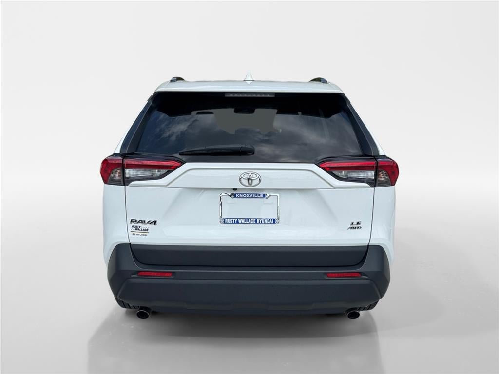 Used 2019 Toyota RAV4 LE AWD/4WD image 4