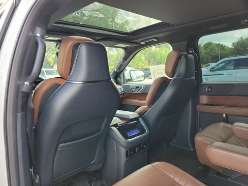 Certified 2022 Lincoln Navigator L Reserve w/ Monochromatic Package RWD image 9