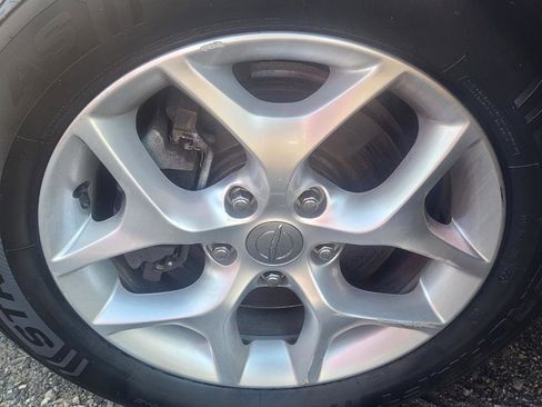 Used 2017 Chrysler Pacifica Touring-L w/ Tire & Wheel Group image 42