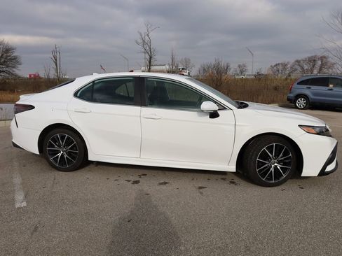 Used 2022 Toyota Camry SE image 8