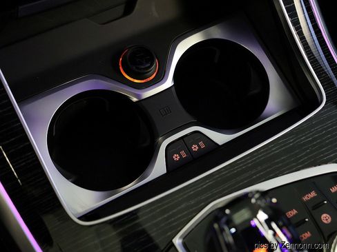 Used 2021 BMW X7 M50i w/ Executive Package image 30