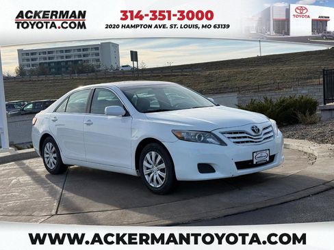 Used 2010 Toyota Camry XLE image 1