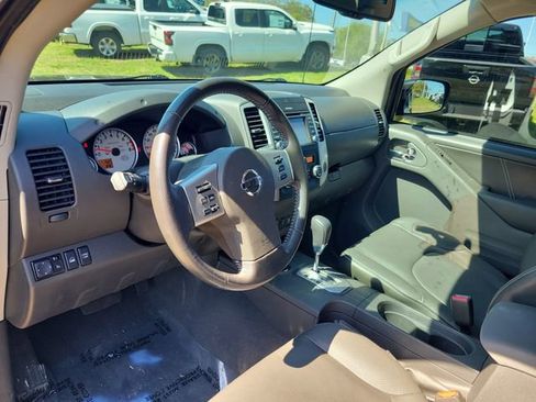 Used 2020 Nissan Frontier PRO-4X w/ Pro-4x Utility Package image 10