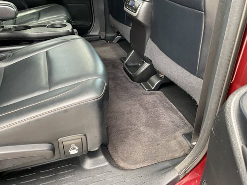Used 2017 Toyota Highlander XLE AWD/4WD image 46