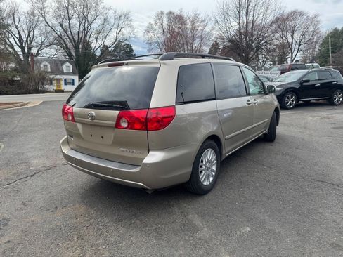 Used 2008 Toyota Sienna XLE 4dr Mini Van image 7