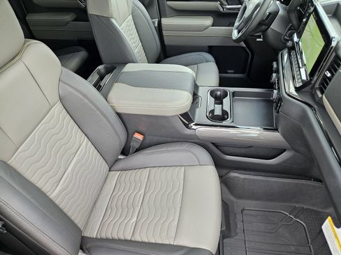 New 2026 Chevrolet Silverado 2500 ZR2 AWD/4WD image 17