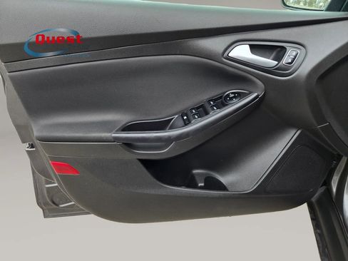 Used 2016 Ford Focus SE FWD image 23