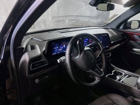 Used 2024 Chevrolet Traverse Z71 AWD/4WD image 11