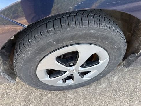 Used 2014 Toyota Prius Two image 9