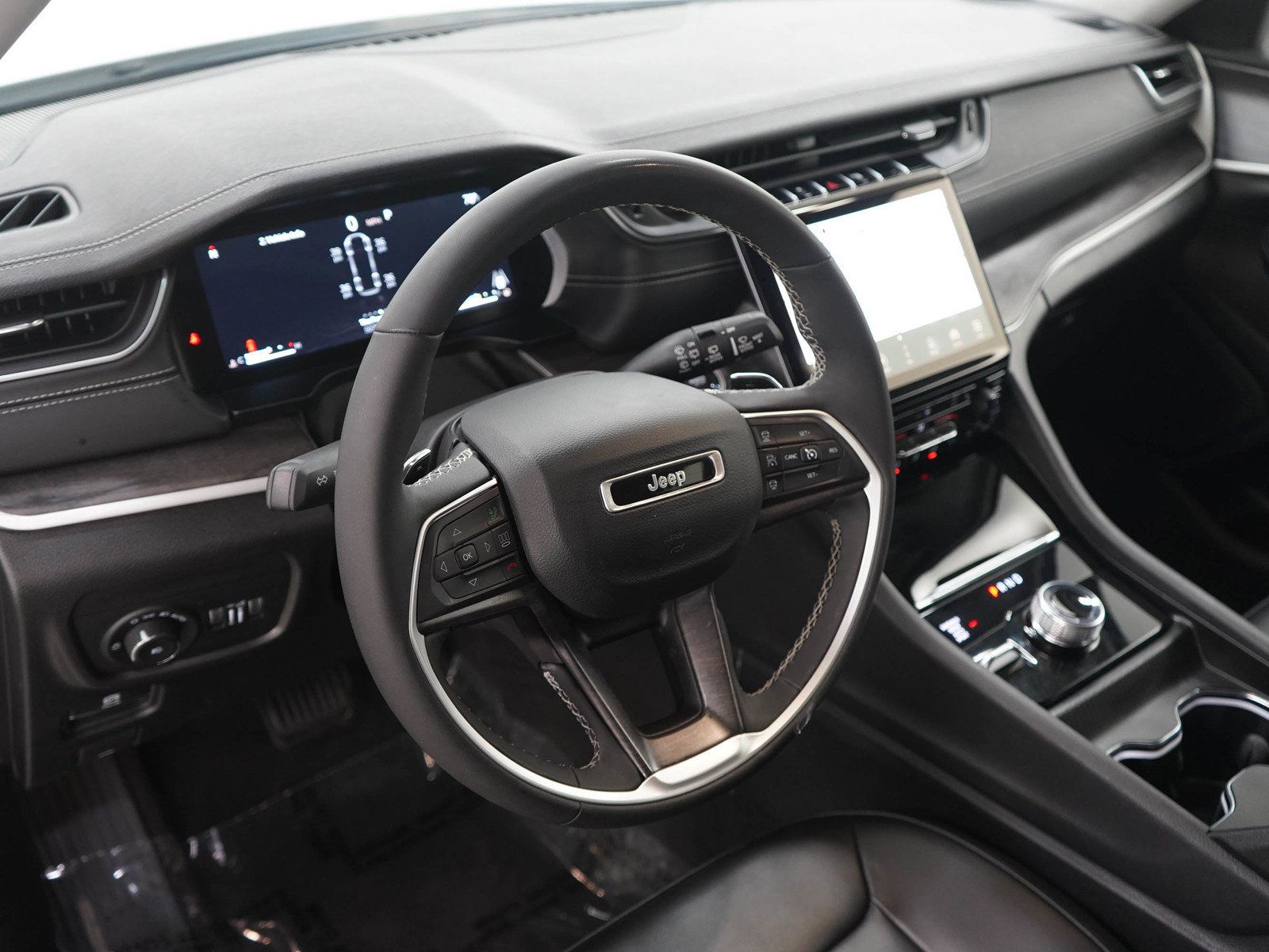 Used 2023 Jeep Grand Cherokee L Limited AWD/4WD image 22