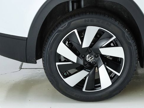 New 2026 Volkswagen Atlas Cross Sport SE image 52