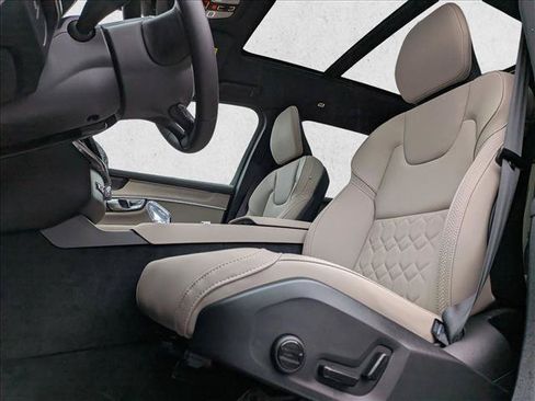 Certified 2026 Volvo XC90 B6 Plus w/ Protection Package Premier AWD/4WD image 17