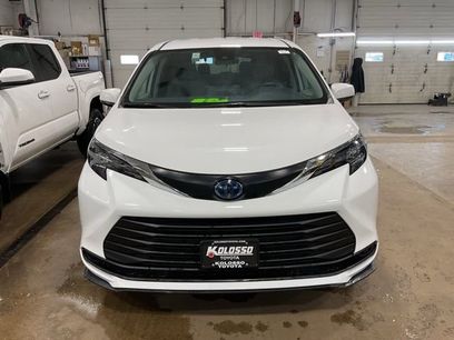 Used 2024 Toyota Sienna LE