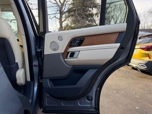 Used 2020 Land Rover Range Rover HSE image 15