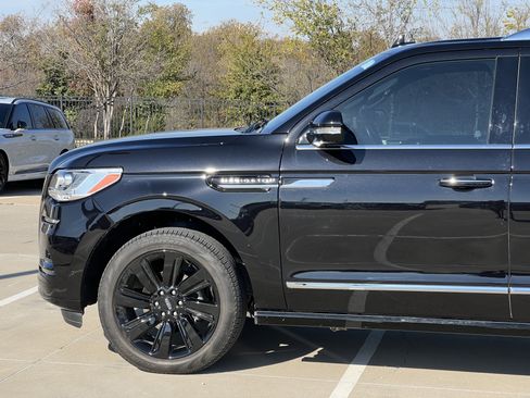 Certified 2023 Lincoln Navigator Reserve image 5