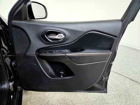 Used 2019 Jeep Cherokee Trailhawk image 21