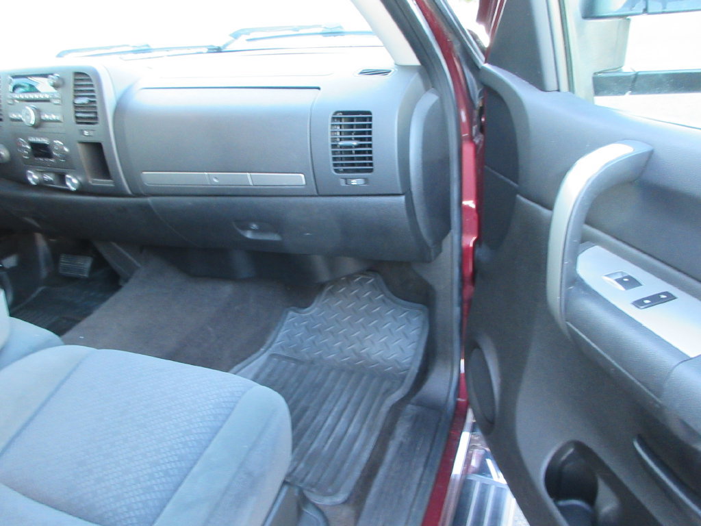 Used 2008 Chevrolet Silverado 2500 LT w/ 1LT Convenience Package AWD/4WD image 24